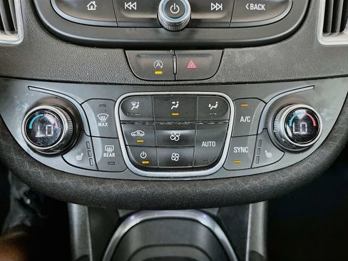 Used 2020 Chevrolet Malibu LT FWD image 16