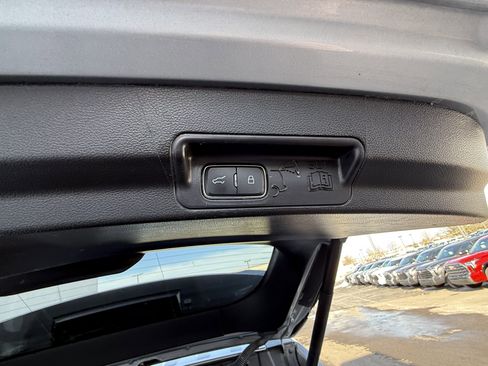 Used 2022 Ford Explorer XLT w/ Equipment Group 202A image 21