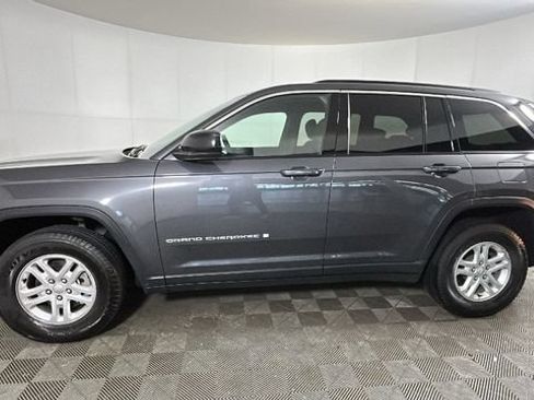 Used 2024 Jeep Grand Cherokee Laredo AWD/4WD image 5