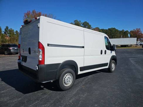 Used 2025 RAM ProMaster 2500 w/ Convenience Group image 3