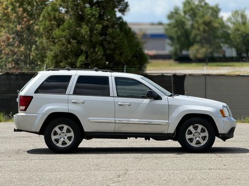 Used 2010 Jeep Grand Cherokee Laredo AWD/4WD image 7