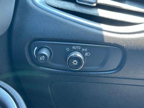 Used 2018 Chevrolet Malibu LS FWD image 19
