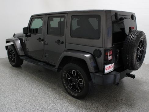 Used 2017 Jeep Wrangler Unlimited Sahara AWD/4WD image 9