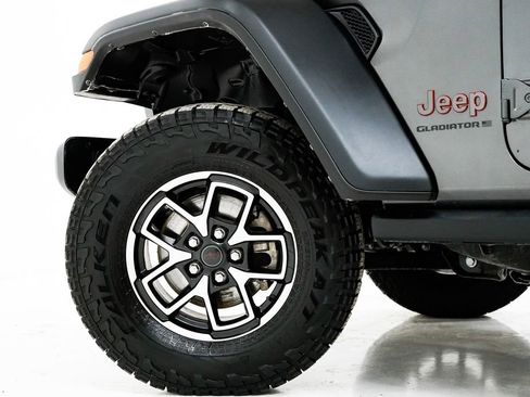 Used 2024 Jeep Gladiator Rubicon w/ Technology Group image 26