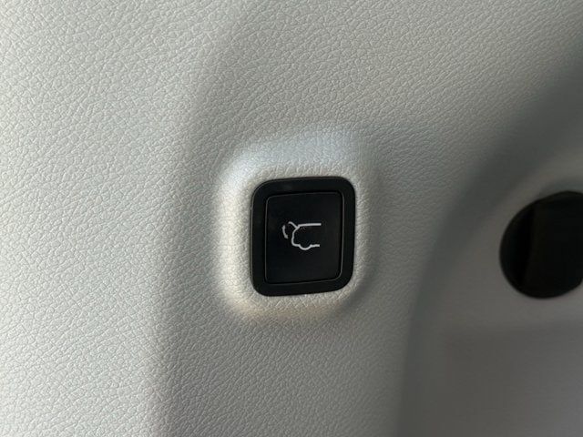 Used 2022 Jeep Cherokee Limited AWD/4WD image 35