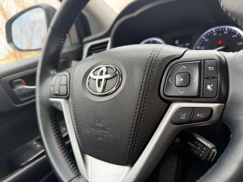 Used 2018 Toyota Highlander XLE image 33