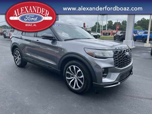 Used 2025 Ford Explorer ST-Line RWD image 3