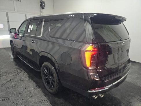 Used 2025 Chevrolet Suburban Premier image 6