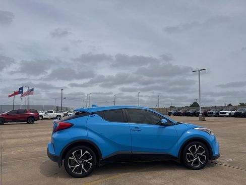 Used 2019 Toyota C-HR XLE FWD image 26