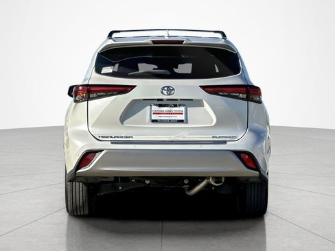 Used 2023 Toyota Highlander Platinum image 4