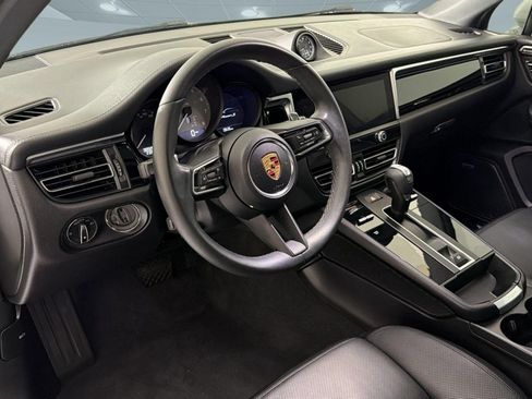 Used 2023 Porsche Macan S AWD/4WD image 4