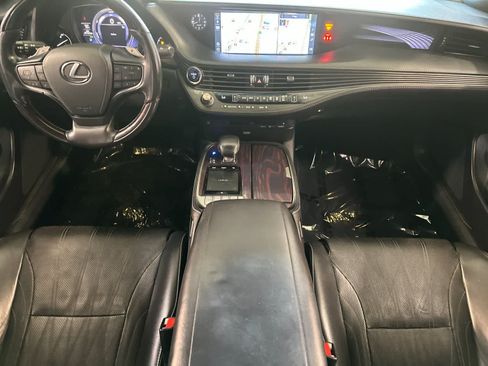 Used 2020 Lexus LS 500h w/ Luxury Package RWD image 4