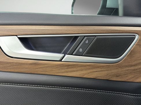 Certified 2024 Volkswagen Atlas SE AWD/4WD image 16