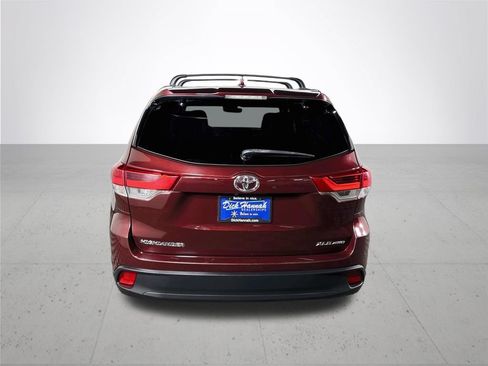 Used 2019 Toyota Highlander XLE AWD/4WD image 7