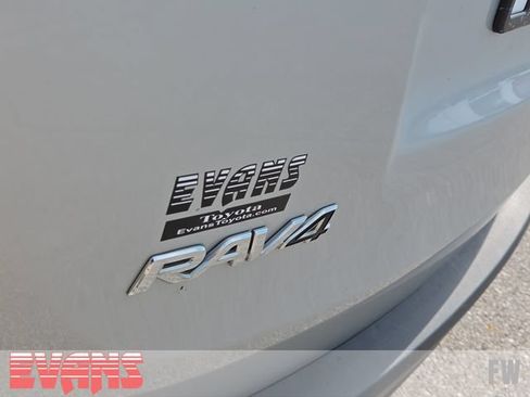Used 2015 Toyota RAV4 LE FWD image 4