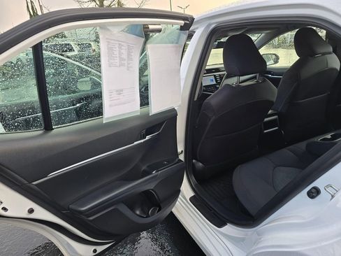 Used 2019 Toyota Camry LE image 9