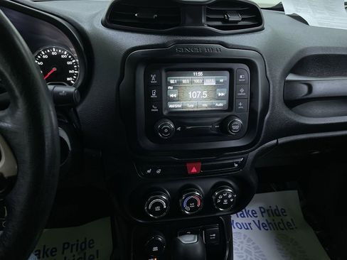 Used 2017 Jeep Renegade Latitude w/ Cold Weather Group image 21