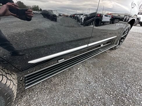 Used 2025 GMC Yukon Denali w/ Sun & Power Step Package image 23