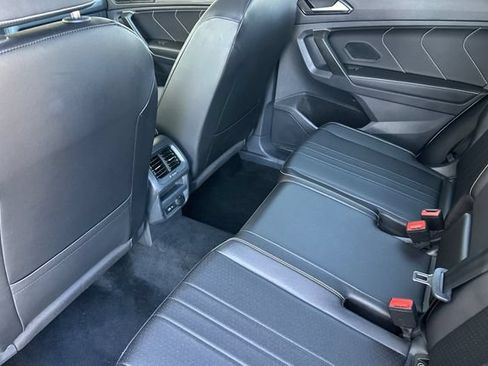 Used 2024 Volkswagen Tiguan SE AWD/4WD image 15