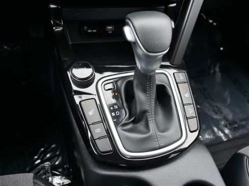 Certified 2025 Kia Seltos X-Line image 24