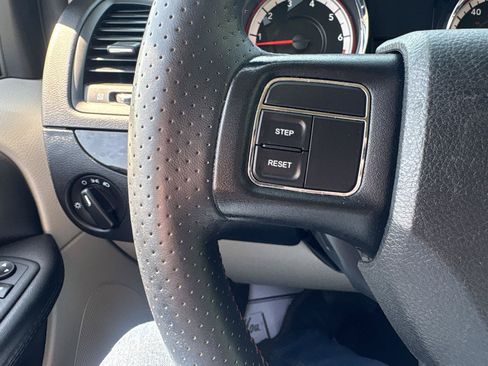 Used 2018 Dodge Grand Caravan SE FWD image 18