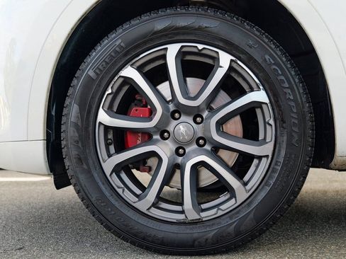 Used 2019 Maserati Levante image 15