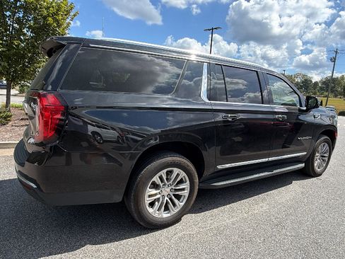 Used 2023 GMC Yukon XL SLT w/ SLT Premium Package AWD/4WD image 8