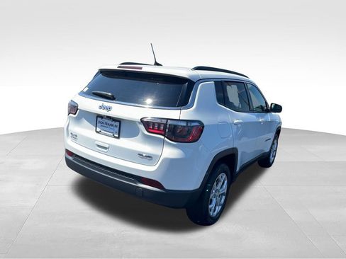 Used 2024 Jeep Compass Latitude AWD/4WD image 5