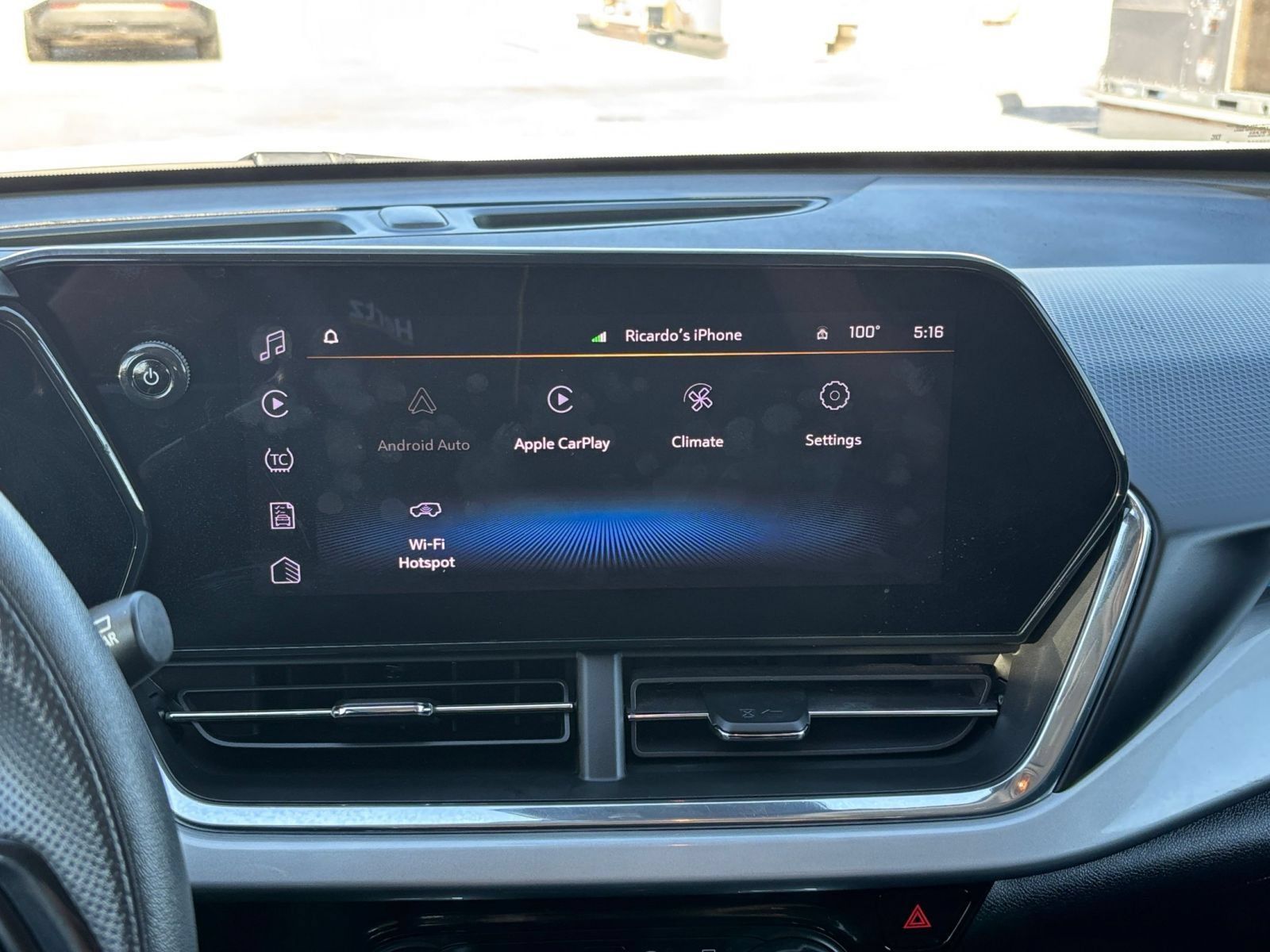 Used 2025 Chevrolet Trax LT FWD image 19