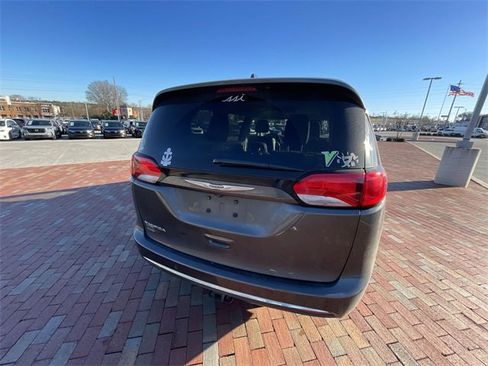 Used 2018 Chrysler Pacifica Touring Plus image 15