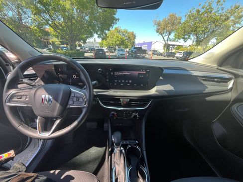 Used 2025 Buick Encore GX Preferred FWD image 30