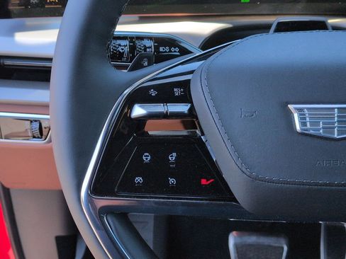 Used 2026 Cadillac Vistiq Platinum image 19