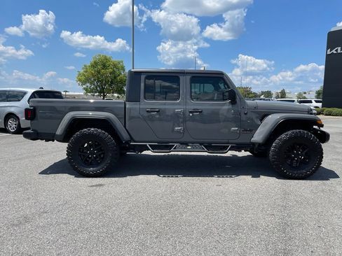 Used 2023 Jeep Gladiator Sport AWD/4WD image 9