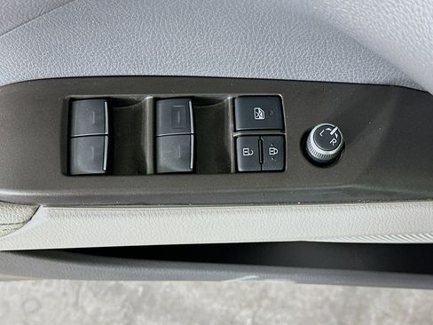 Used 2021 Toyota Camry XLE image 15