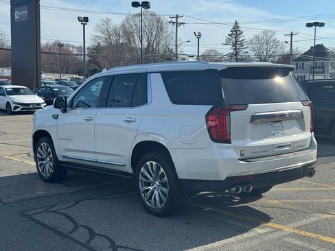 Used 2022 GMC Yukon Denali w/ Denali Premium Package image 3