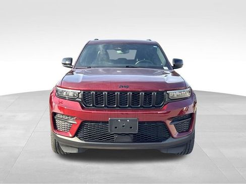 Used 2022 Jeep Grand Cherokee Altitude image 11