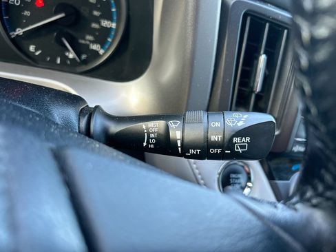 Used 2018 Toyota RAV4 XLE FWD image 19