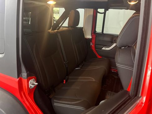 Used 2017 Jeep Wrangler Unlimited Rubicon w/ Connectivity Group image 19