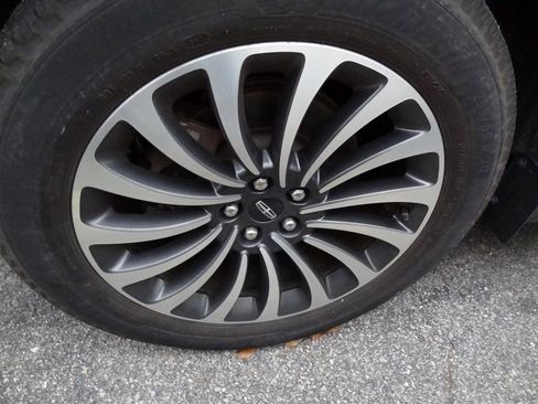 Certified 2023 Lincoln Aviator Reserve w/ Equipment Group 201A image 10