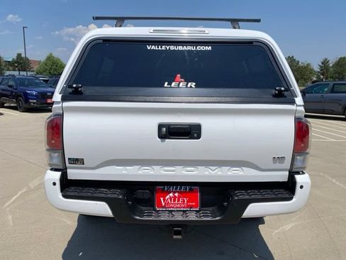 Used 2020 Toyota Tacoma TRD Off-Road w/ TRD Premium Off Road Package AWD/4WD image 4