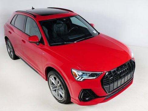 Used 2023 Audi Q3 2.0T Premium Plus w/ Premium Plus Package image 4