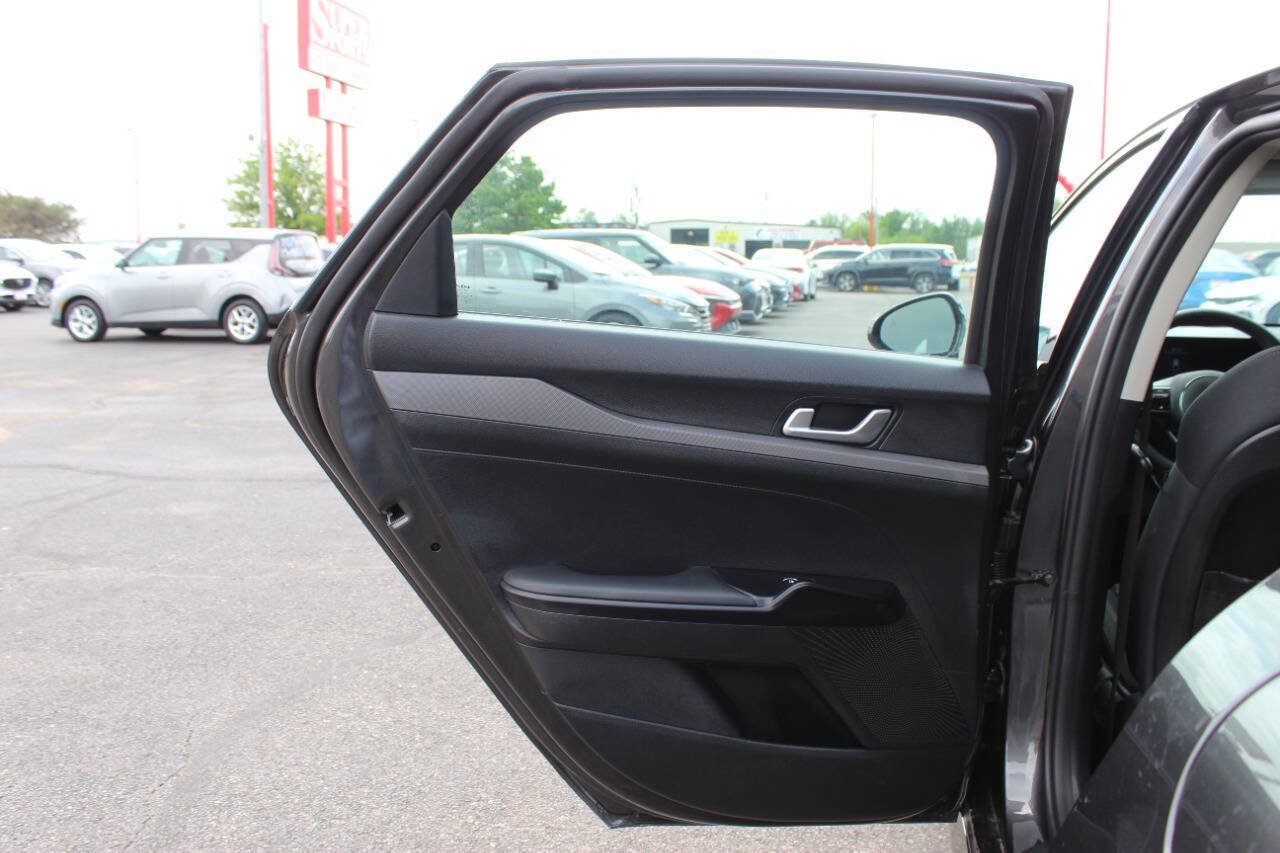 Used 2025 Kia K5 LXS FWD image 13