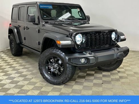 Used 2024 Jeep Wrangler Unlimited Sport AWD/4WD image 3