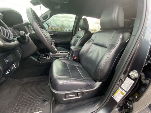 Used 2020 Toyota Tacoma TRD Sport w/ TRD Premium Sport Package image 11