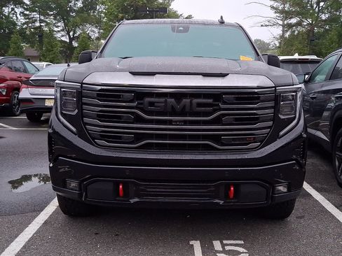Used 2024 GMC Sierra 1500 AT4 w/ Technology Package AWD/4WD image 3