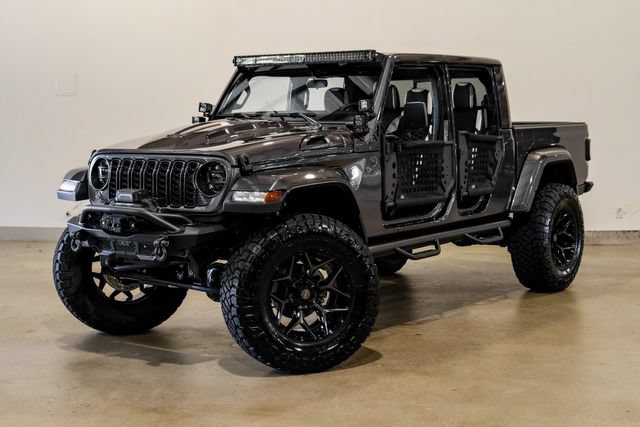 Used 2025 Jeep Gladiator Sport AWD/4WD image 5