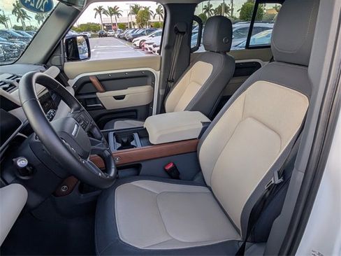 Used 2024 Land Rover Defender 110 X-Dynamic SE image 10