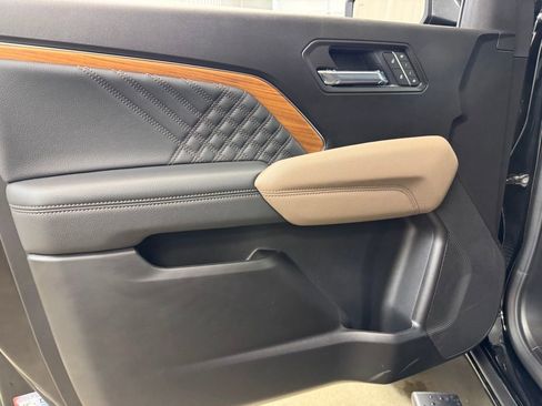 New 2026 GMC Canyon Denali w/ LPO, Denali Black Edition image 9