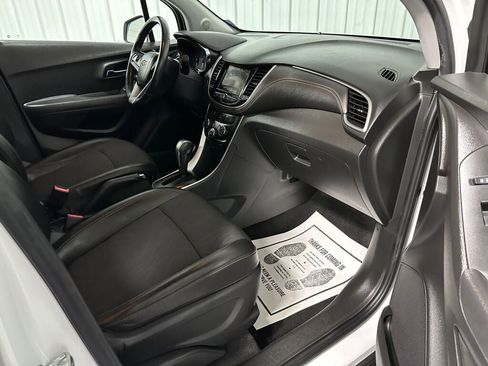 Used 2018 Chevrolet Trax LT w/ LT Convenience Package image 6