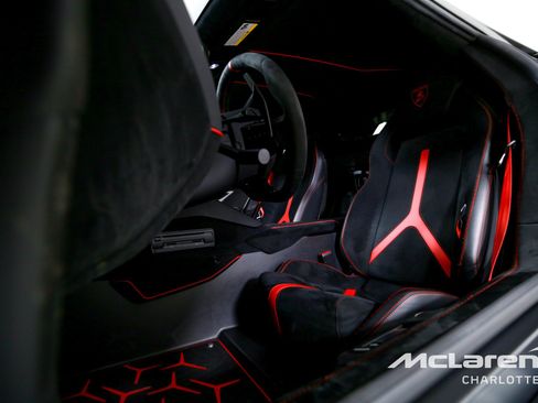 Used 2020 Lamborghini Aventador SVJ AWD/4WD image 12